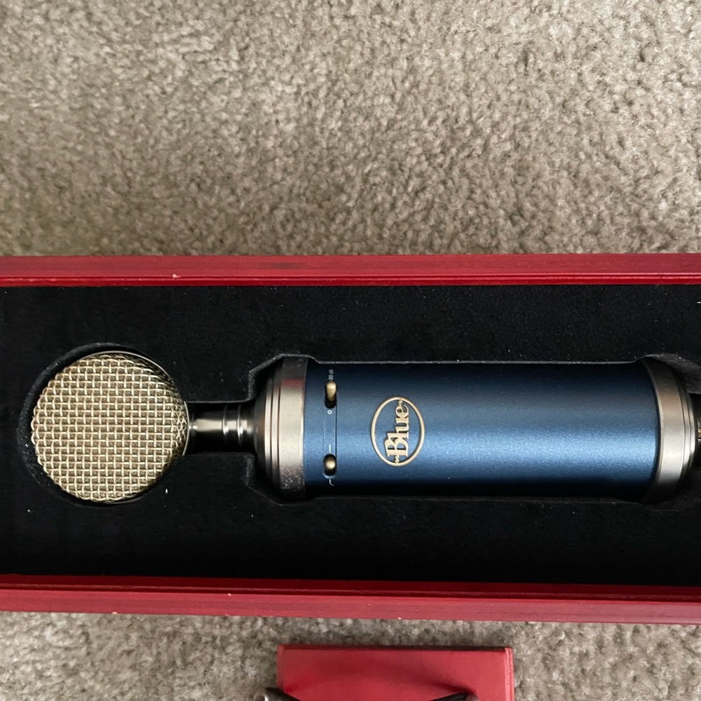 Blue Microphones Bluebird SL Microphone Bundle with Mic Stand and XLR Cable